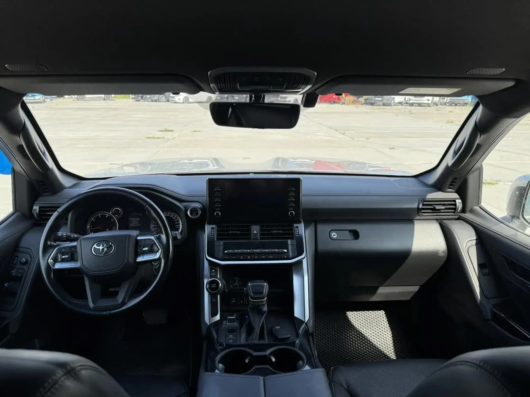 Toyota Land Cruiser 300 - 5