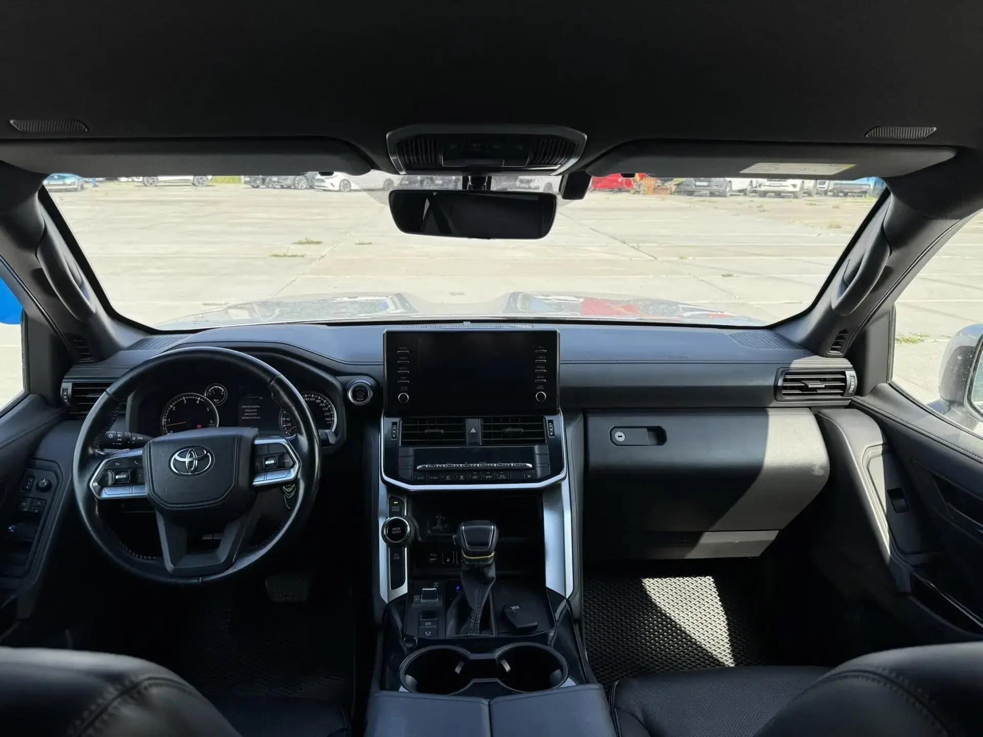 Toyota Land Cruiser 300 - 5