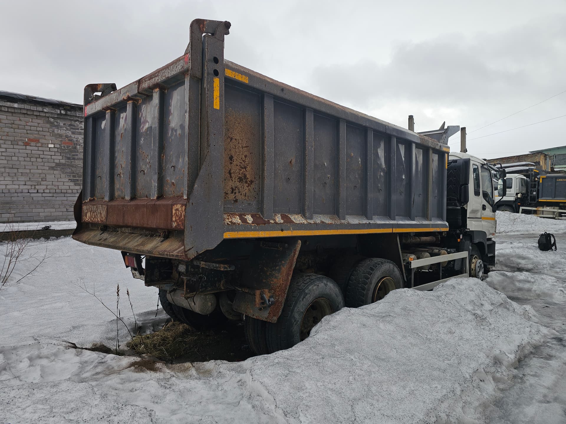 Автомастер 6589* на шасси Isuzu Giga (CYZ) 6x4 Самосвал - 3