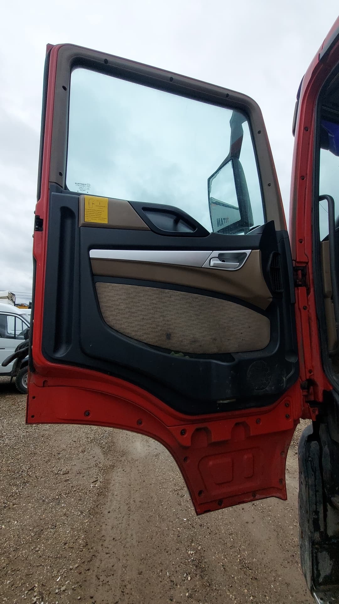 Howo T5G 8x4 Самосвал - 7