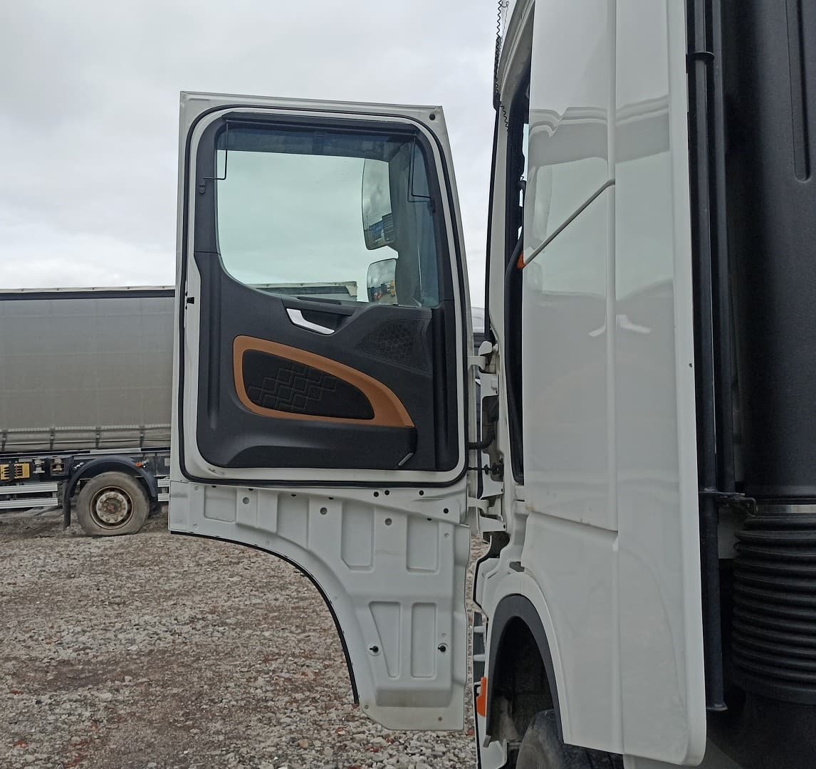 Shacman (Shaanxi) SX* 4x2 Седельный тягач - 7