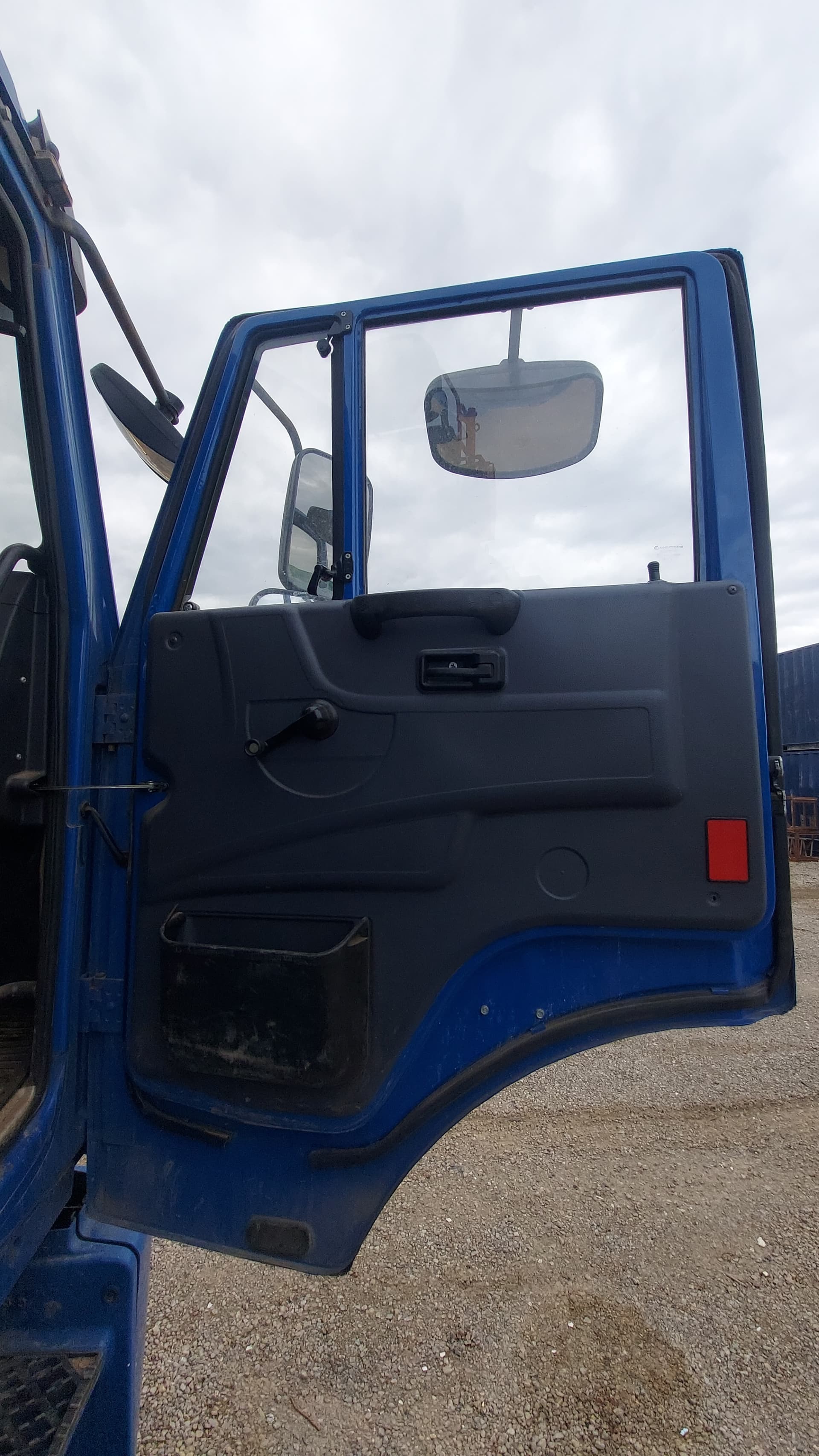 Кран Центр "Камаз" 6590 на шасси КАМАЗ 65117 6x4 Бортовой с КМУ - 8