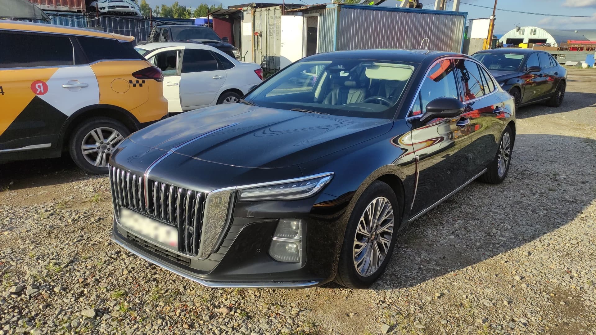 Hongqi H5 - 1