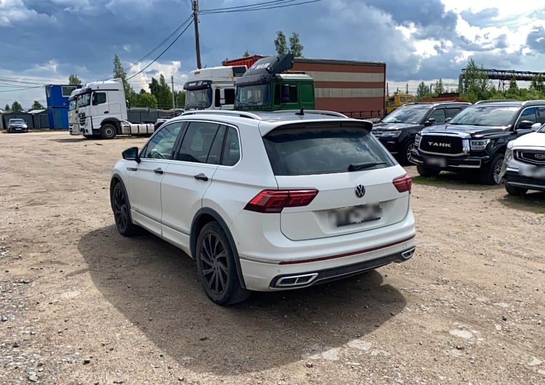 Volkswagen Tiguan - 4