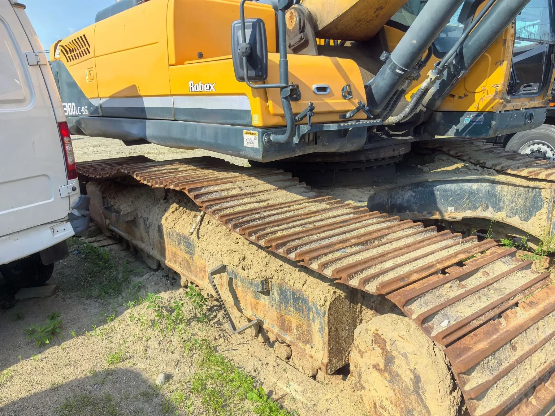 Hyundai R300 Экскаватор - 6