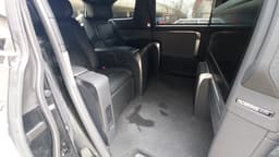 Lexus LM 350h - 9