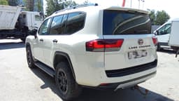 Toyota Land Cruiser 300 - 4