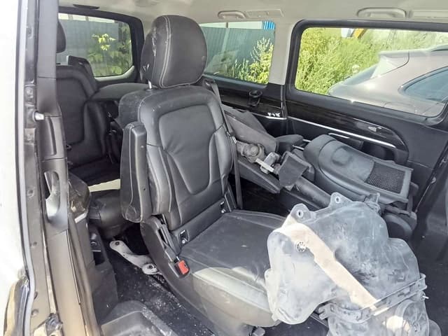 Mercedes-Benz V - 8