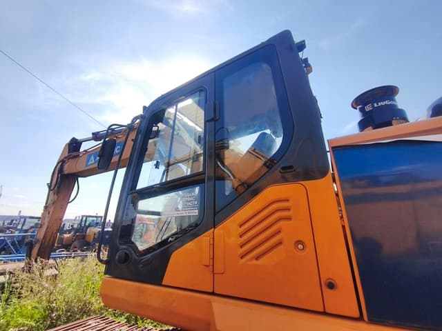 Liugong CLG933 Экскаватор - 6