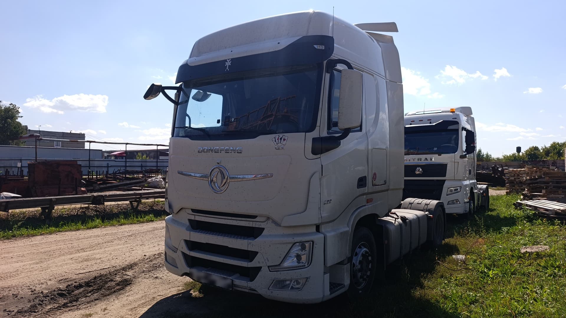 Dongfeng DFH 4x2 Седельный тягач - 1