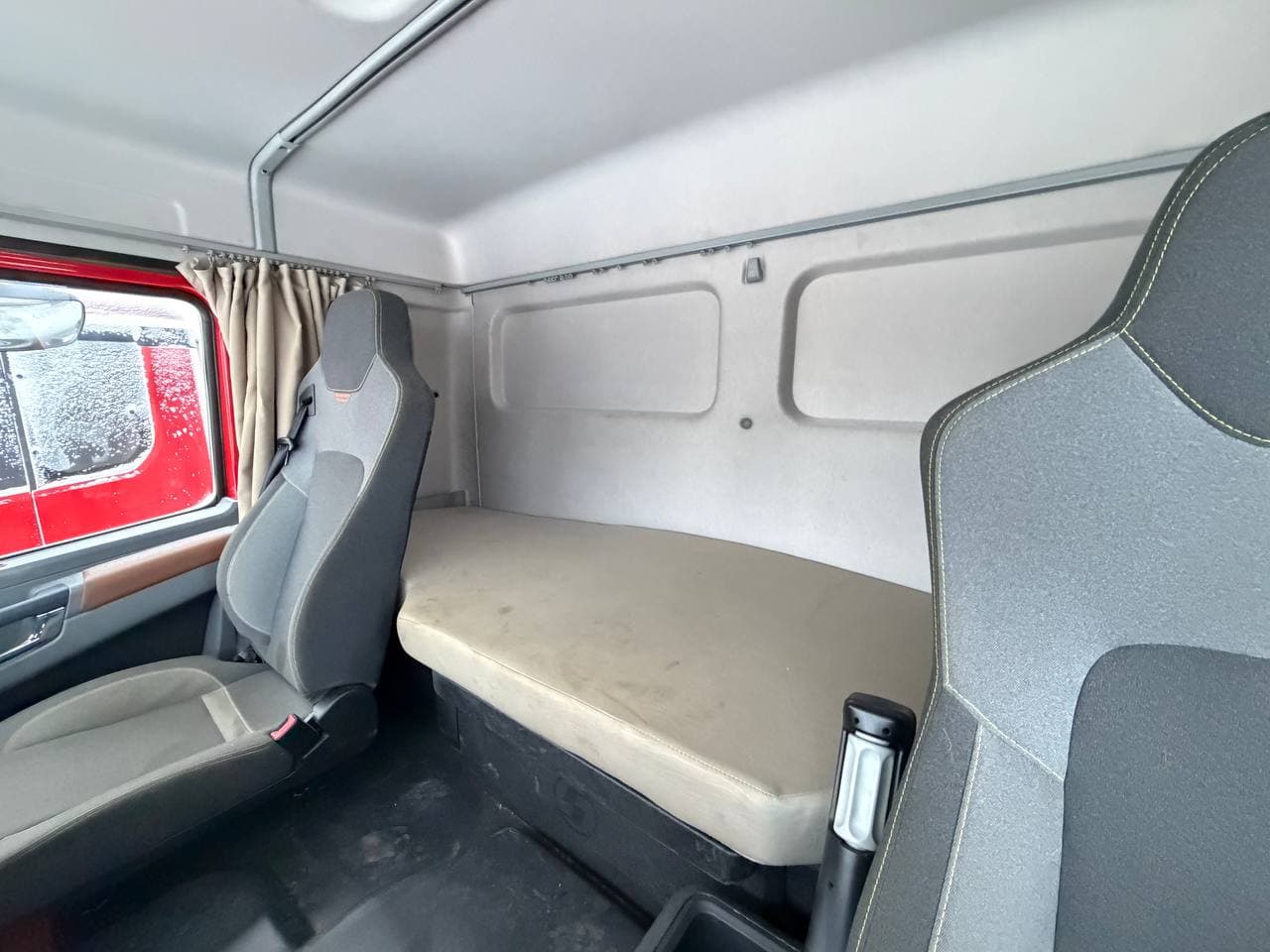 Тктд 5347* на шасси Shacman SX4258 6x6 Седельный тягач с КМУ - 8