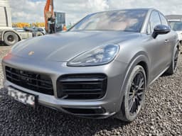 Porsche Cayenne - 1