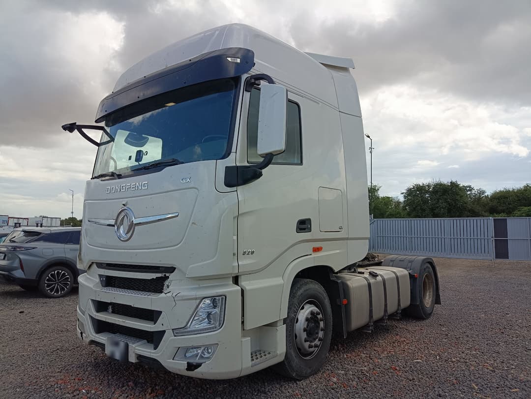 Dongfeng DFH 4x2 Седельный тягач - 1