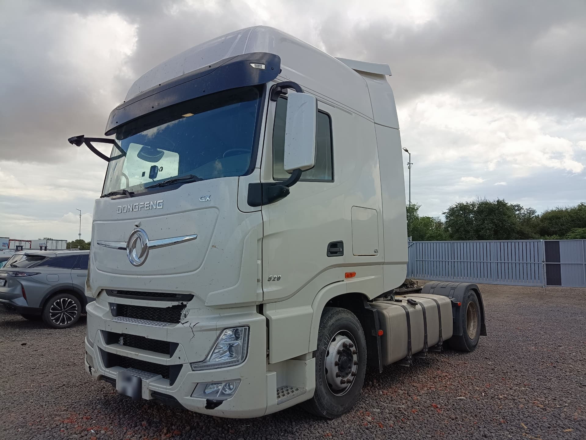 Dongfeng DFH 4x2 Седельный тягач - 1