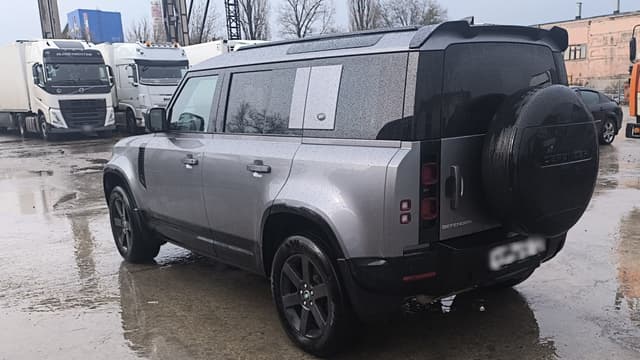 Land Rover Defender 110 - 4