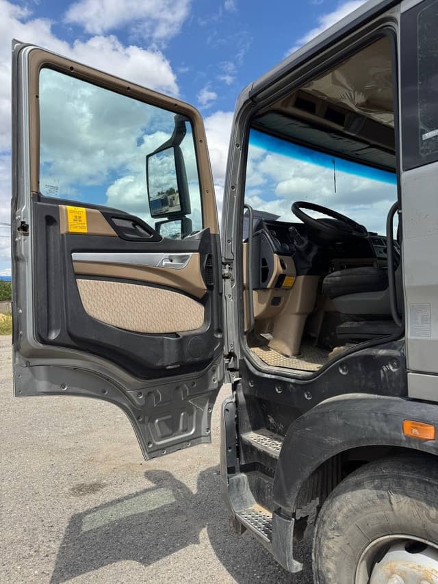 Howo T5G 4x2 Бортовой с КМУ - 8