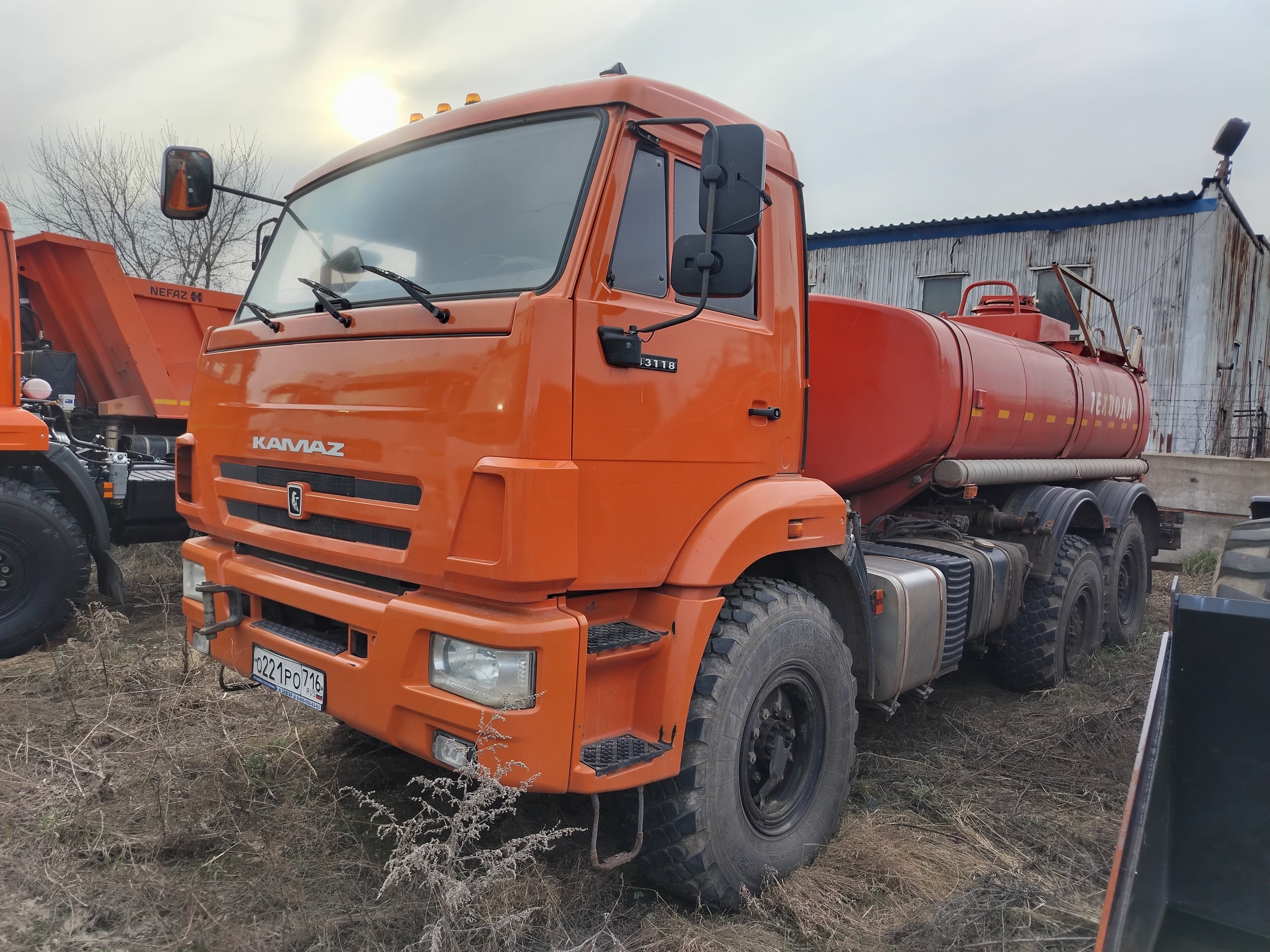 Завод Паровых Установок Юнистим 7088* на шасси КамАЗ 43118 6x6 Автоцистерна нефтепромысловая - 1