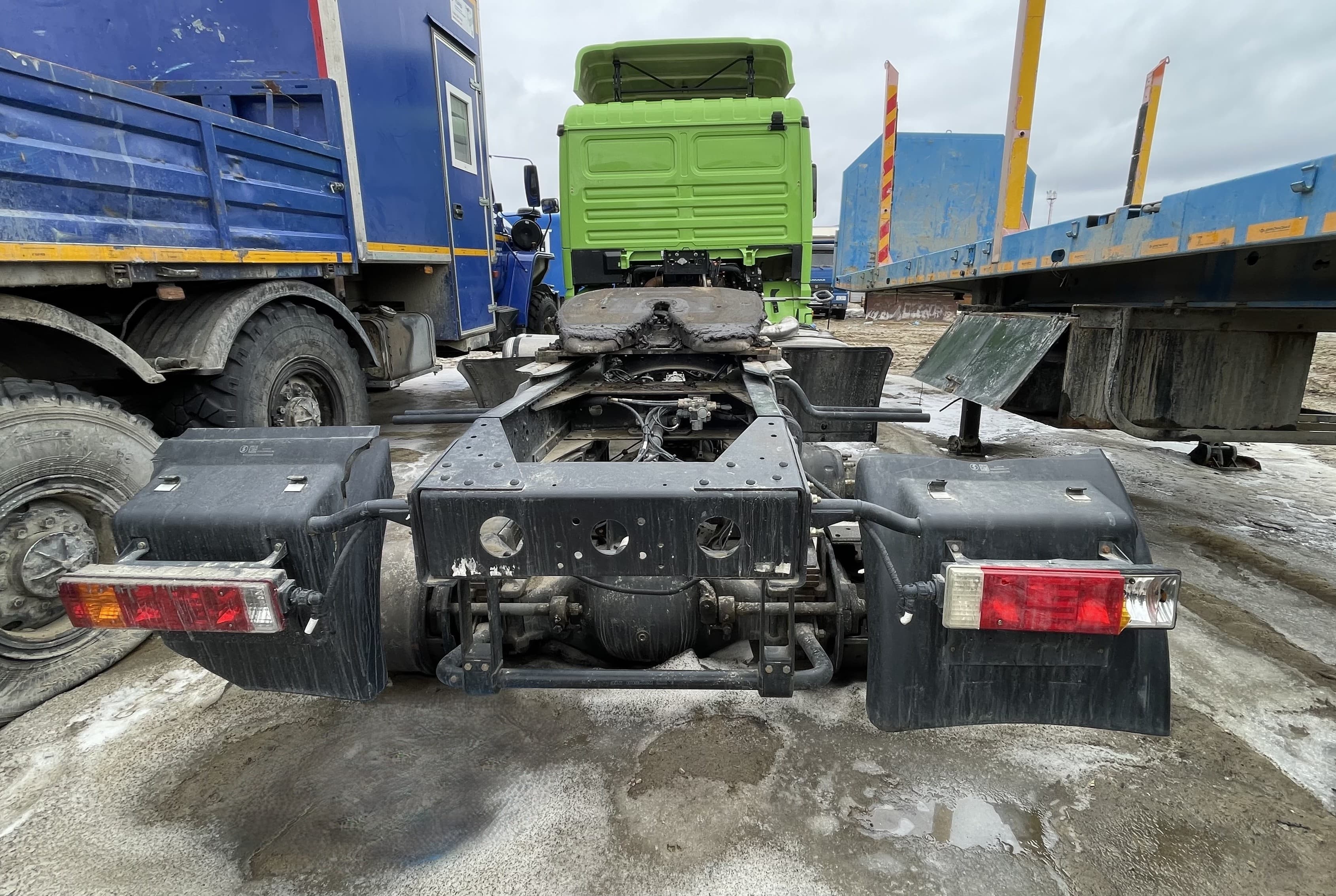 Shacman (Shaanxi) SX* 6x6 Седельный тягач - 3