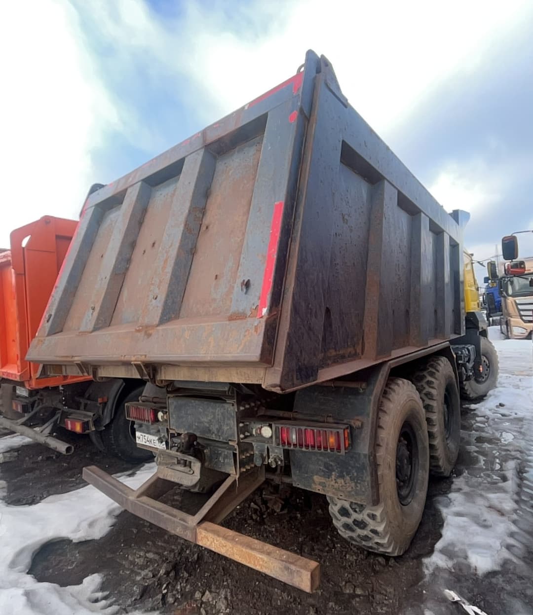 Завод Спецмаш SM02* на шасси Ural 6370 6x6 Самосвал - 3