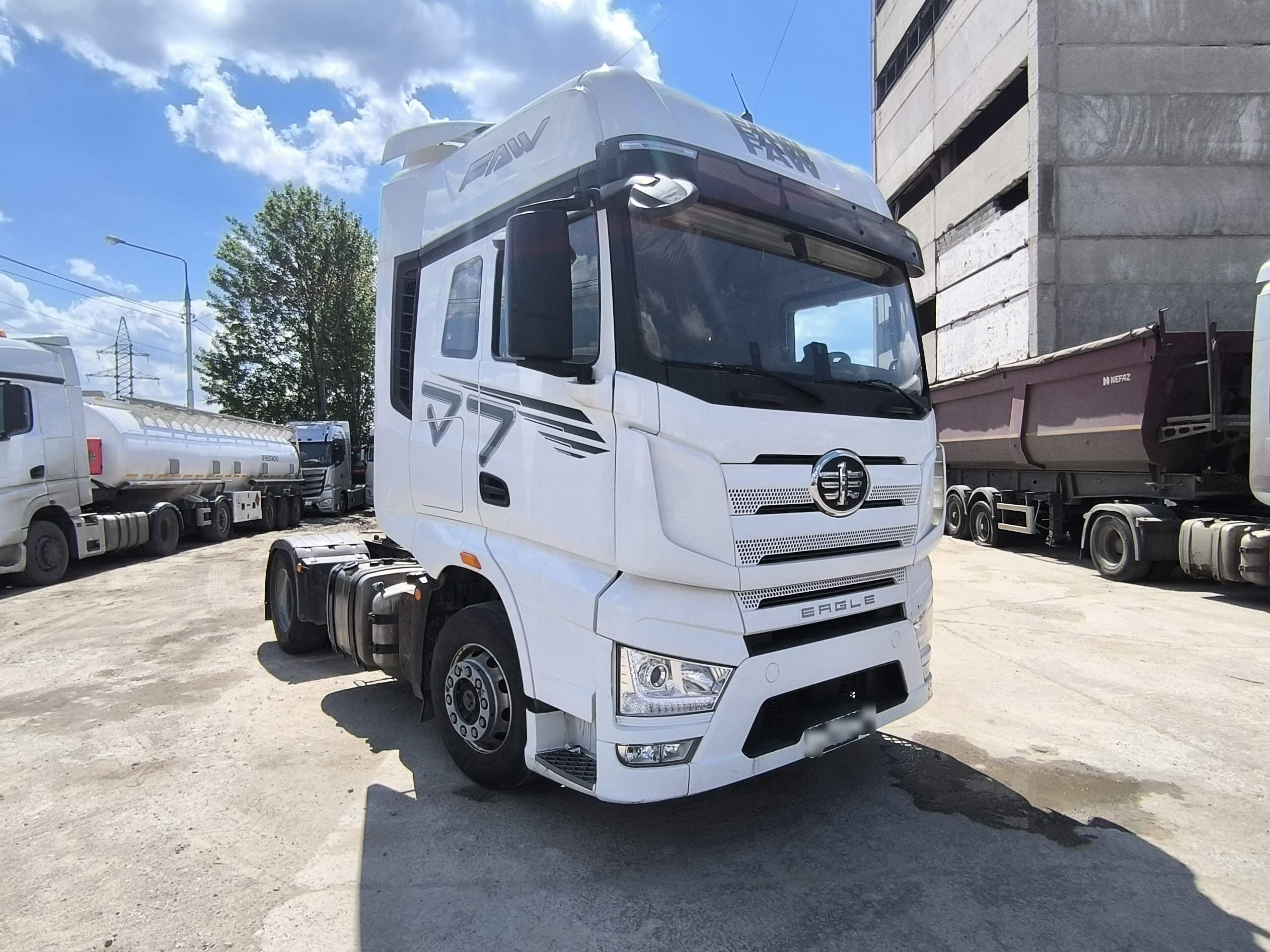 FAW J7 4x2 Седельный тягач - 2