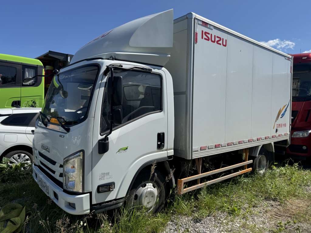 ISUZU ELF 4.5 4x2 Изотермический/рефрижератор - 1