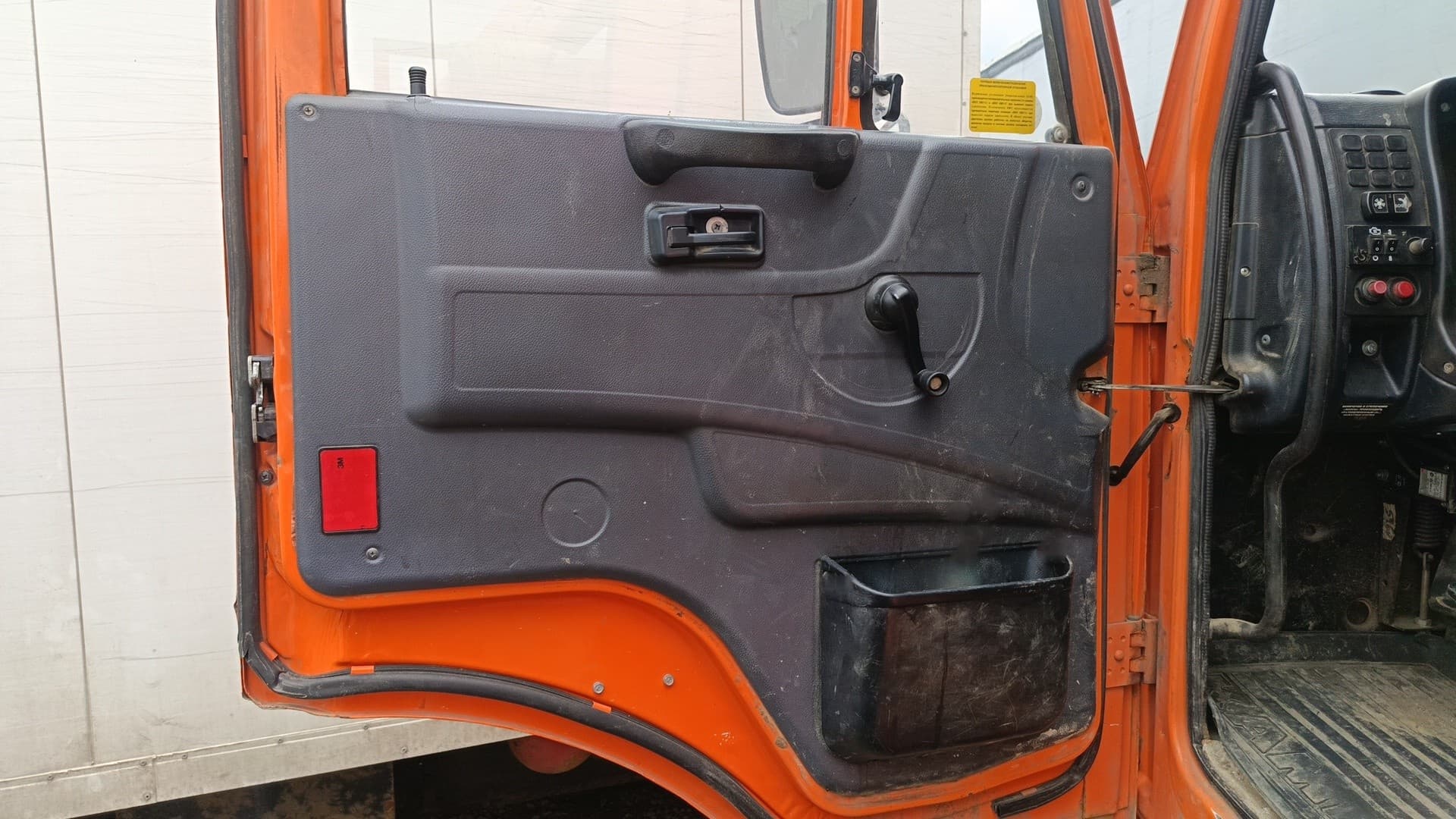 Камаз 65115 6x4 Бортовой с КМУ - 6