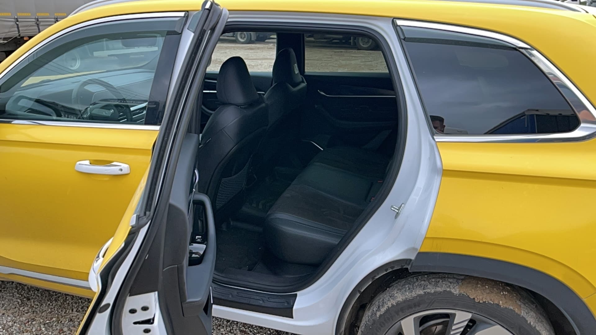 Geely Monjaro - 9