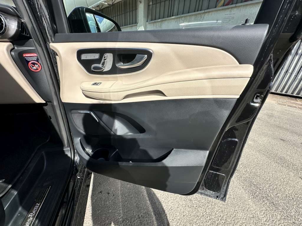 Mercedes-Benz V - 8