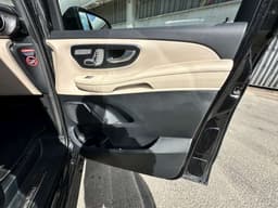 Mercedes-Benz V - 8