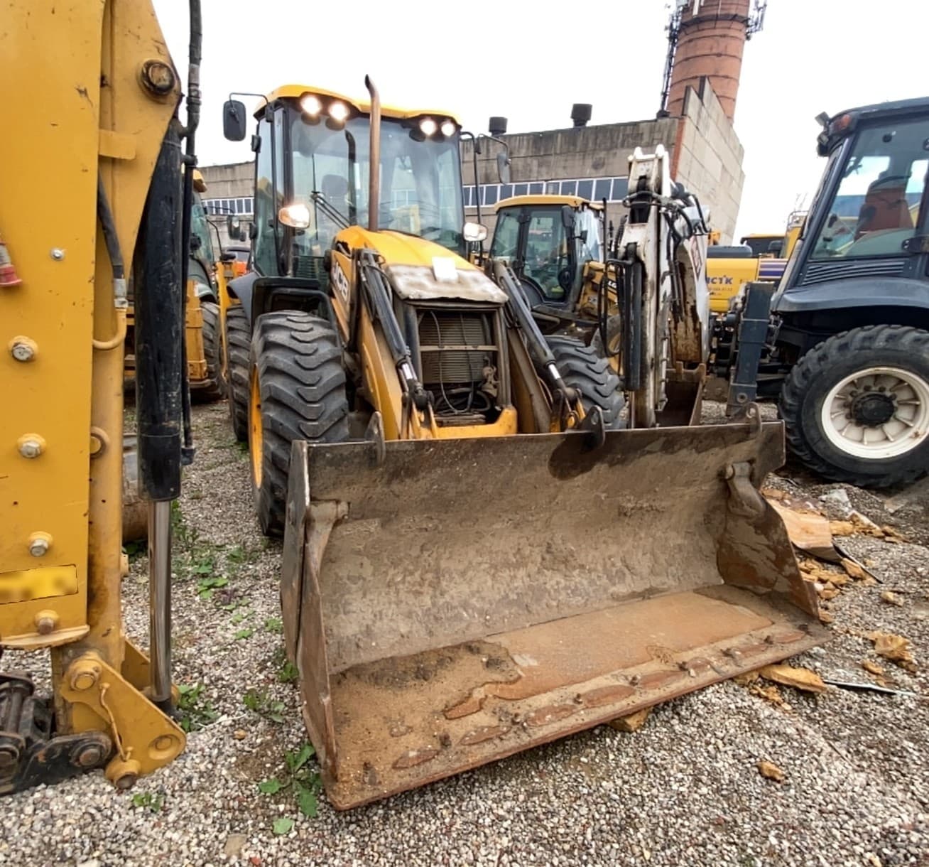 JCB 4CX Экскаватор-погрузчик - 2
