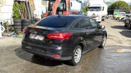 Ford Focus Sedan - 3