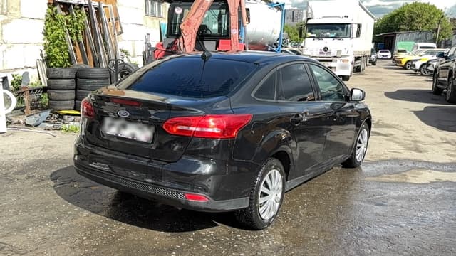Ford Focus Sedan - 3