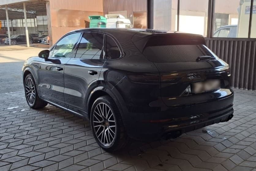Porsche Cayenne - 4