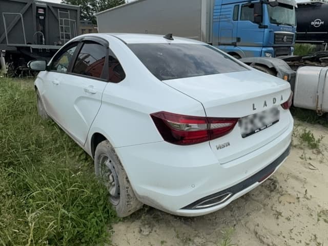Lada Vesta седан - 4