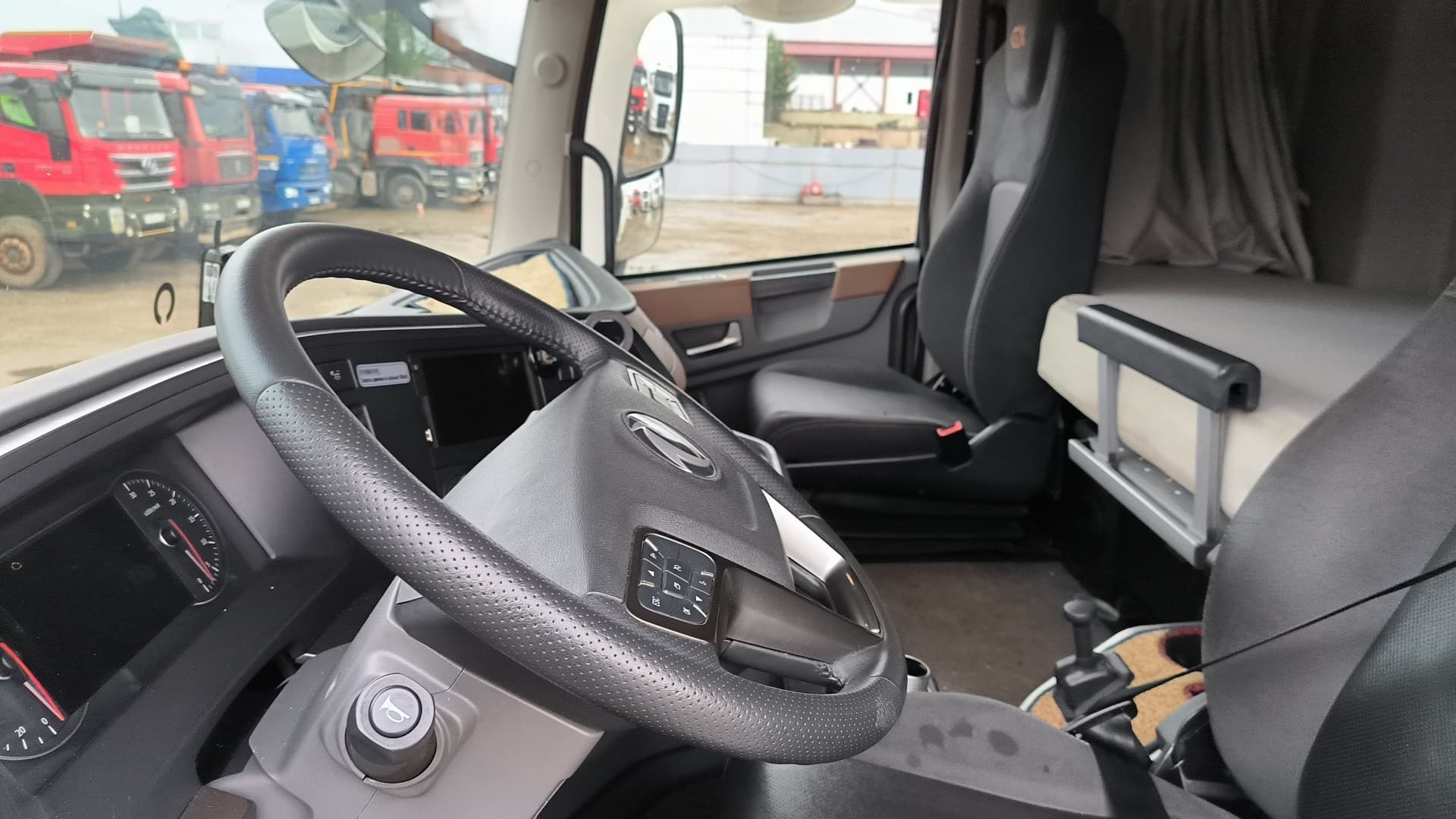 Dongfeng DFH 4x2 Седельный тягач - 6