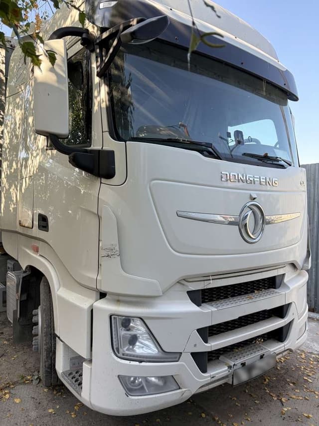 Dongfeng DFH 4x2 Седельный тягач - 2