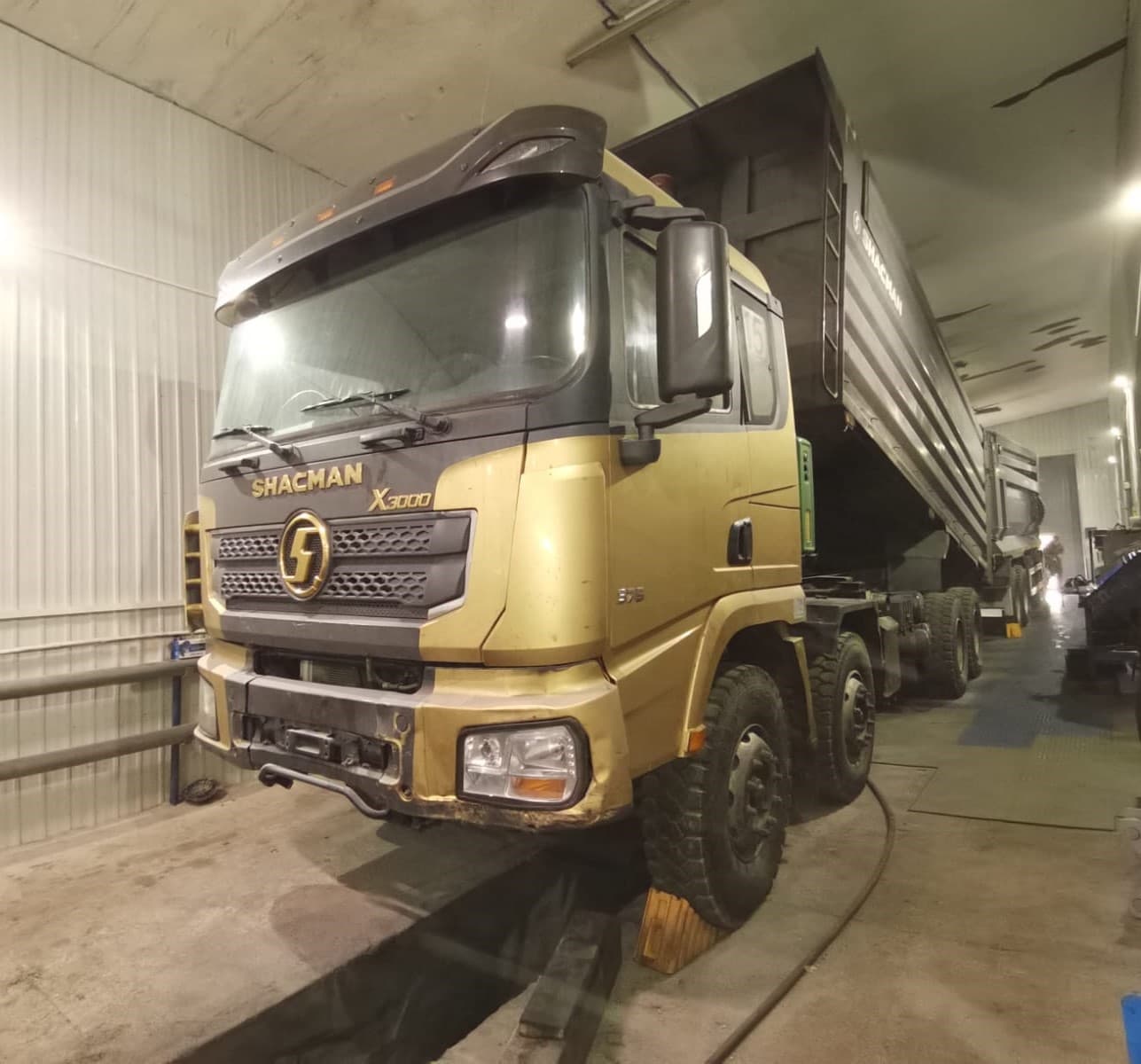 Shacman (Shaanxi) SX33186T366 8х4 Самосвал - 1