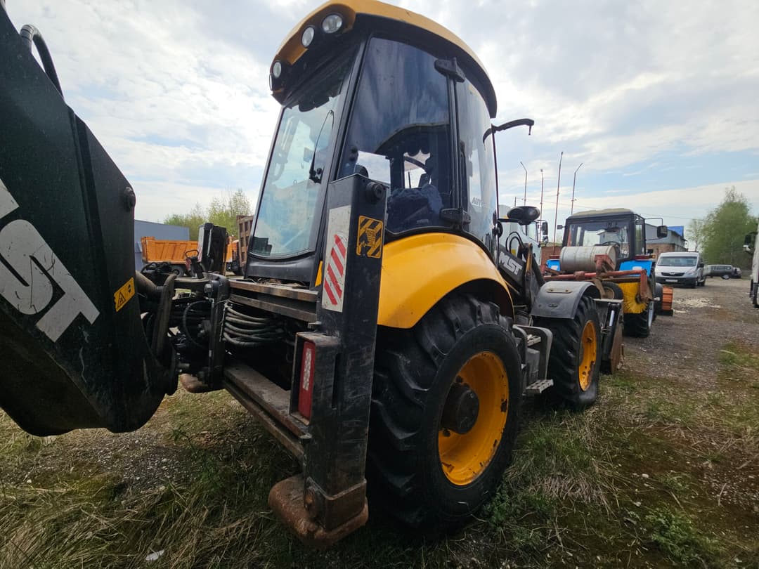 Mst M644PLUS Экскаватор-погрузчик - 3