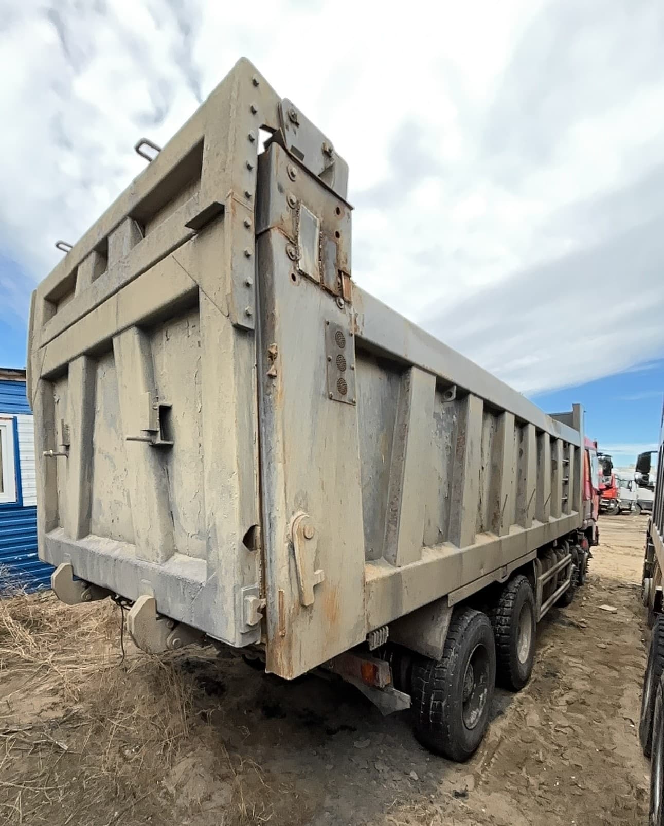 Shacman (Shaanxi) SX* 8x4 Самосвал - 3