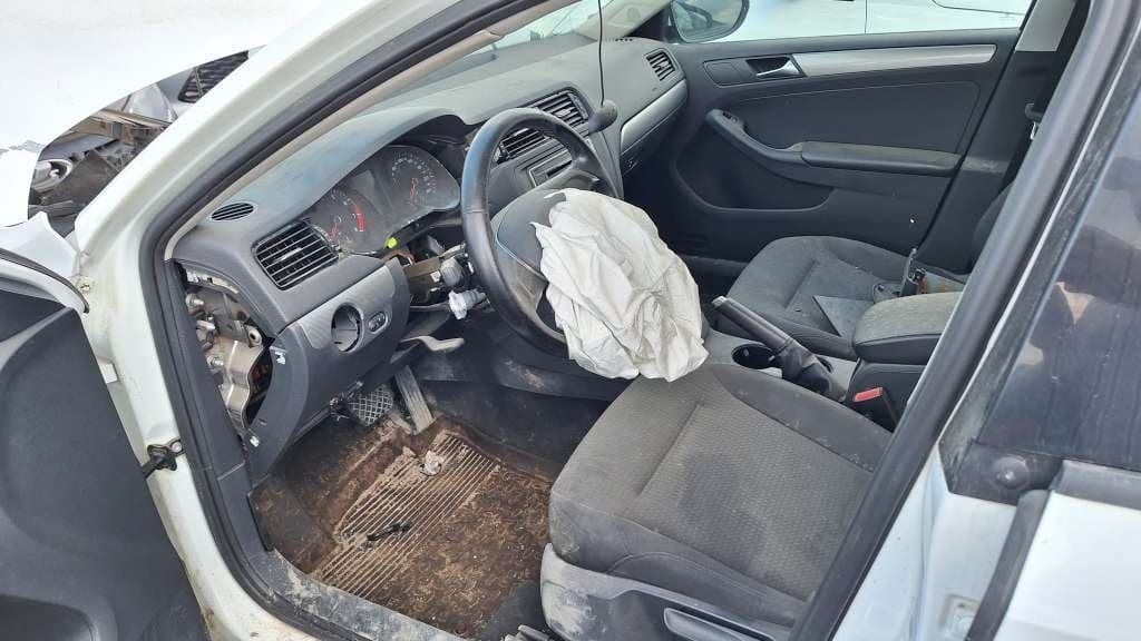 Volkswagen Jetta - 6