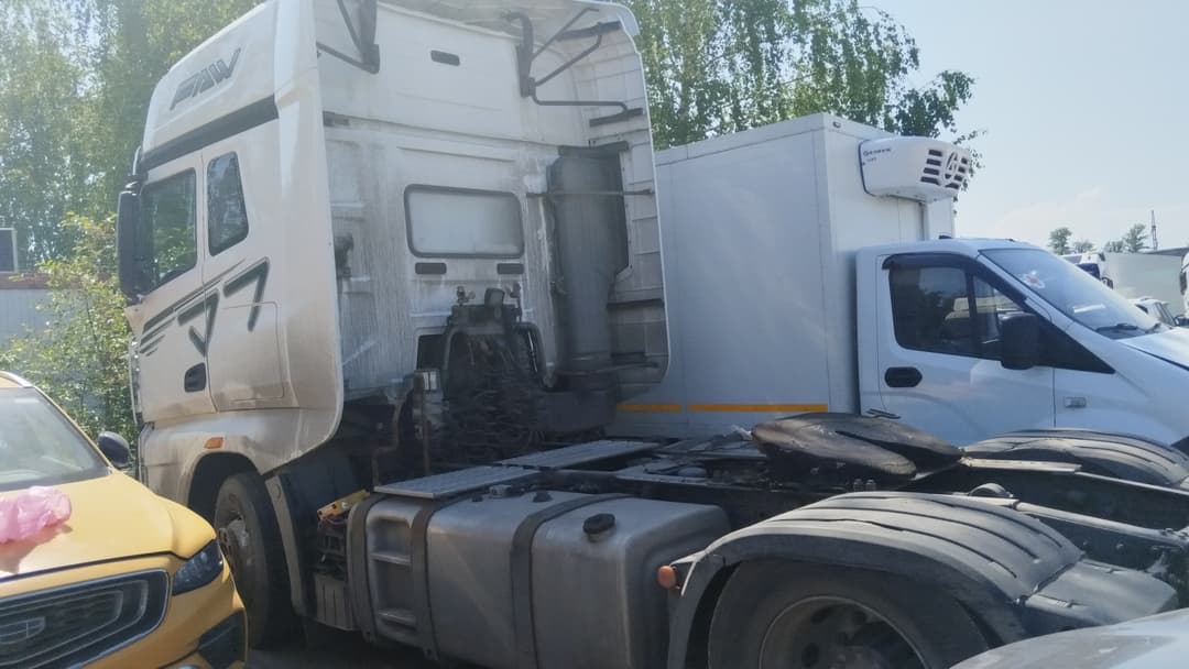 FAW J7 4x2 Седельный тягач - 4