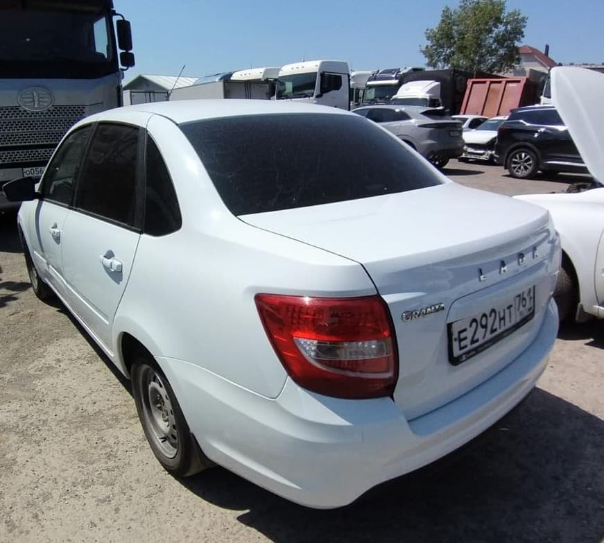 Lada Granta седан - 4