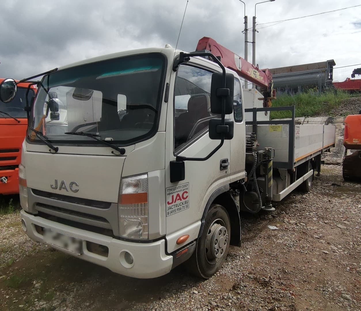 Jac SMA* на шасси JAC N90 4x2 Бортовой с КМУ - 1