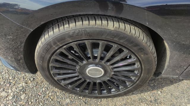 Hongqi H5 - 10