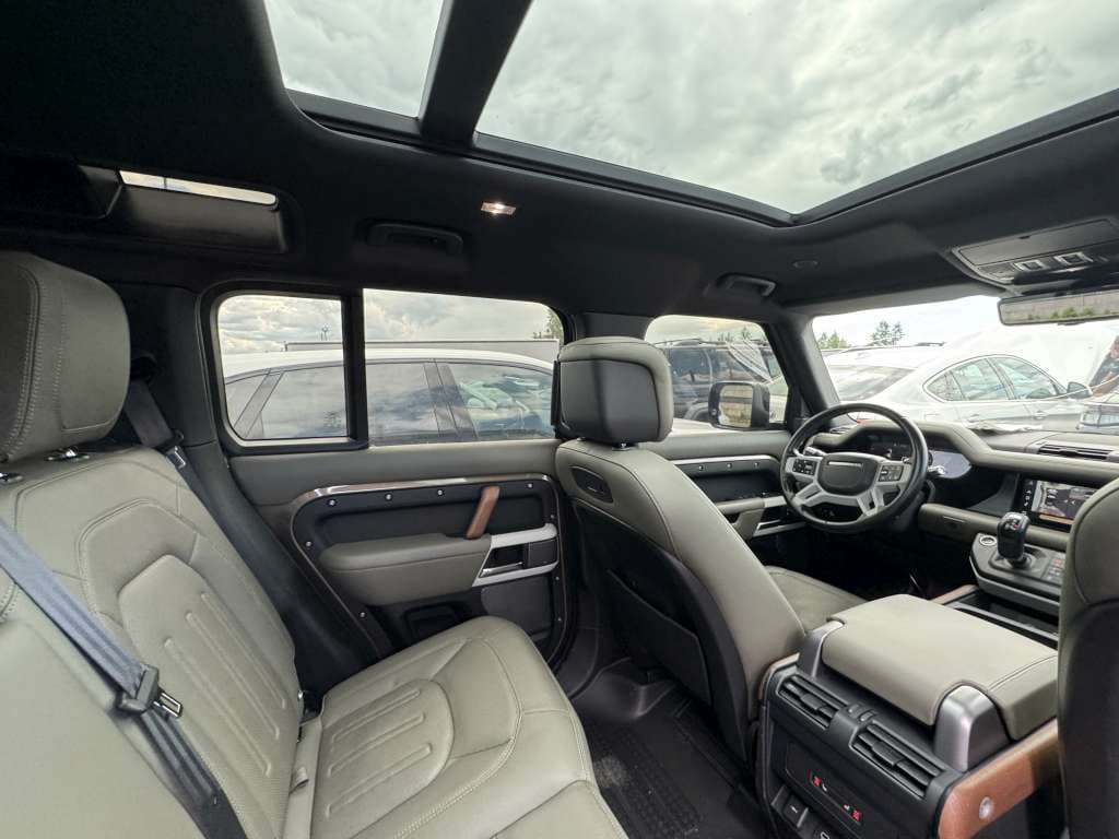 Land Rover Defender 110 - 9