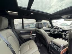 Land Rover Defender 110 - 9