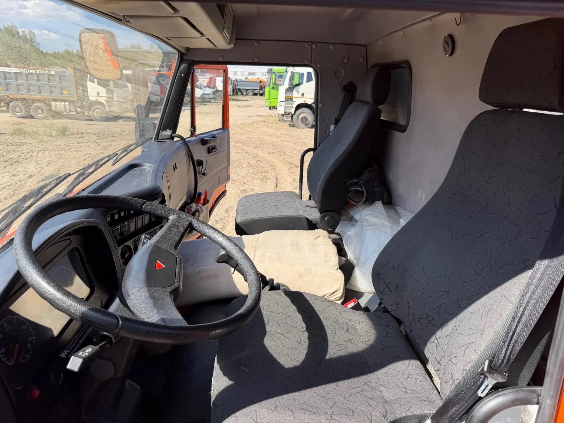 Кран Центр "Камаз" 6591* на шасси КамАЗ 43118 6x6 Бортовой с КМУ - 6