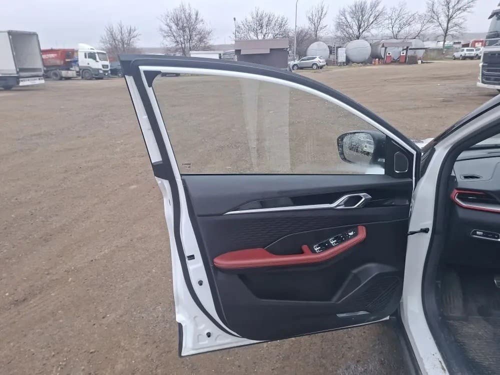 Geely Coolray - 8
