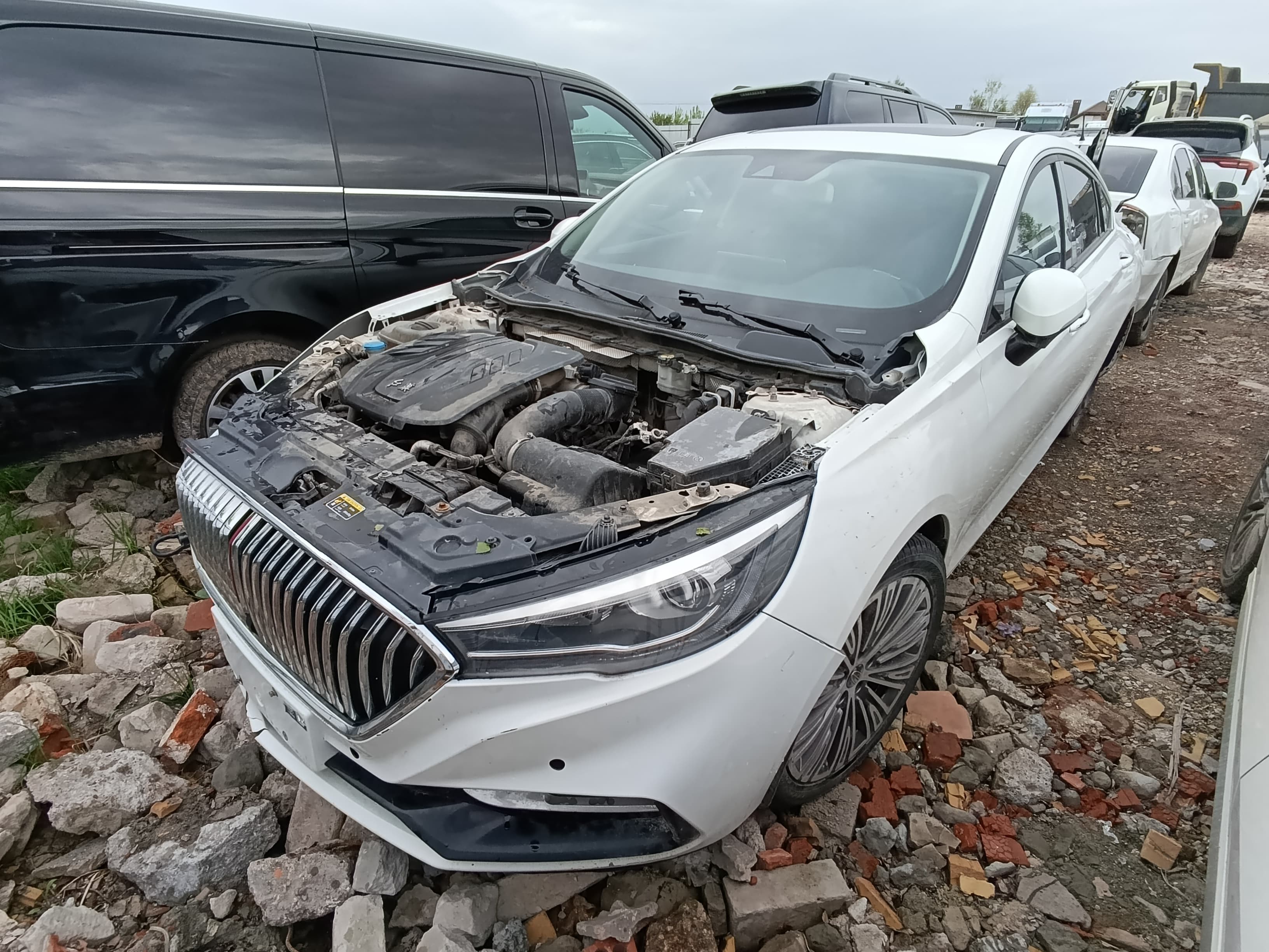 Hongqi H5 - 1