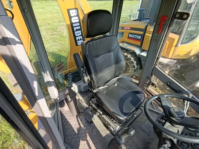 Builder BL30 Экскаватор-погрузчик - 6